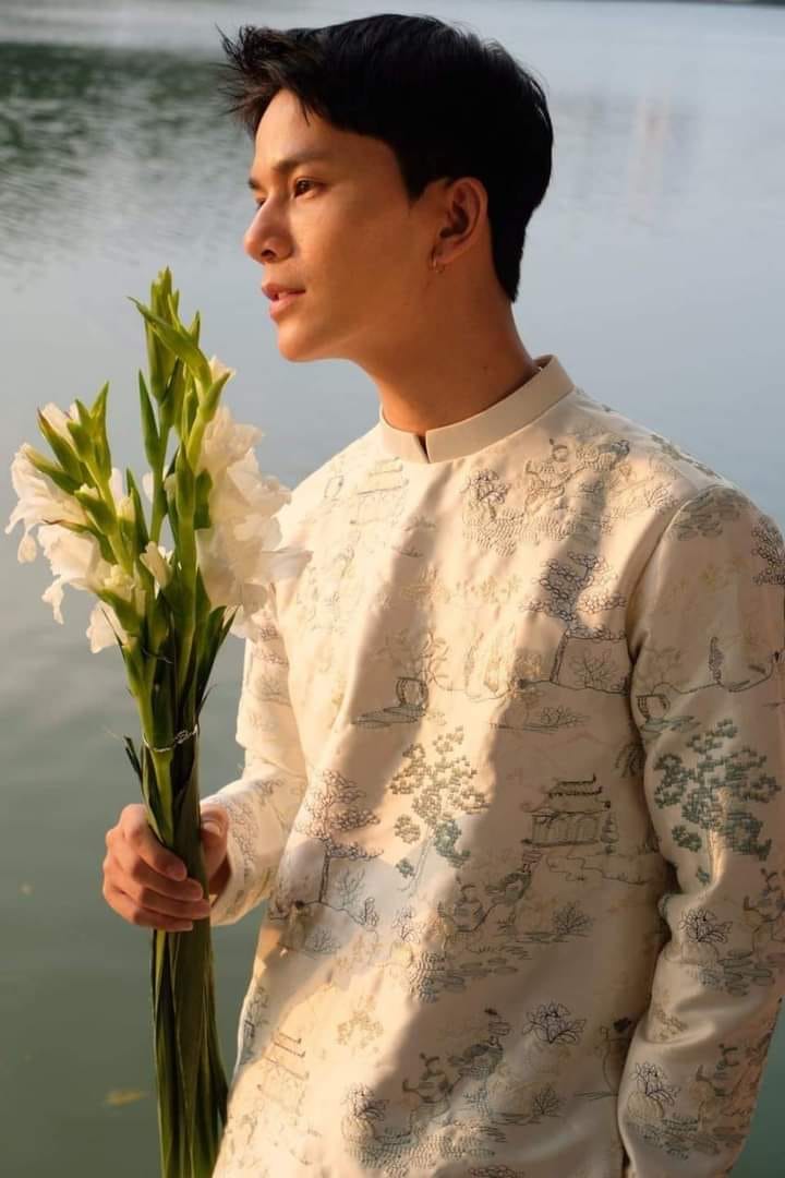 Áo dài nam thêu tơ màu trắng thủy hạc- pre-made modern white embroidery áodài for men