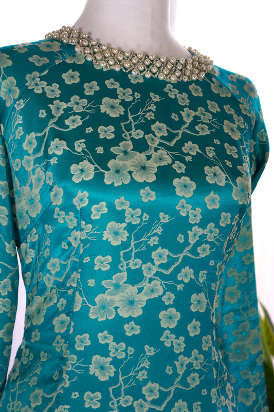 Áo dài gấm lụa sơn đào kết cườm cổ/ pearl beaded silk áo dài in turquoises