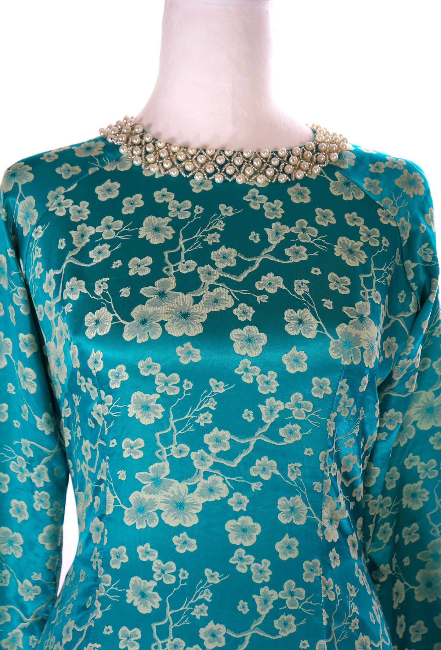 Áo dài gấm lụa sơn đào kết cườm cổ/ pearl beaded silk áo dài in turquoises