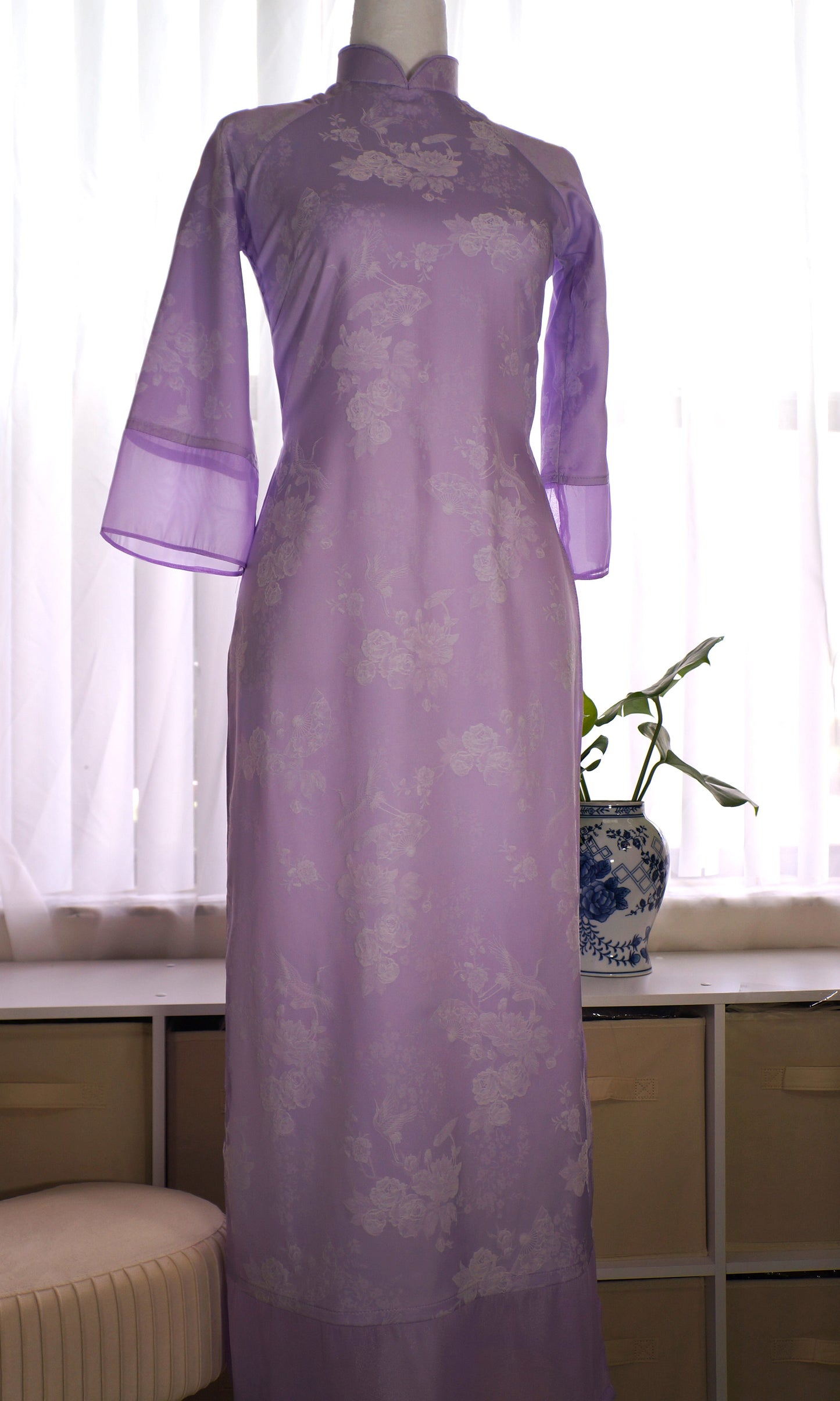 Áo dài gấm hoàng gia màu tím pastel- purple silk áo dài