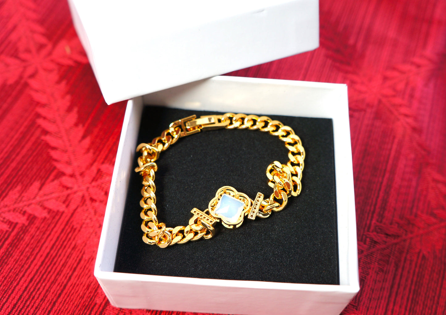 Lắc đeo tay mạ vàng thời trang/ 18k gold plated bracelet