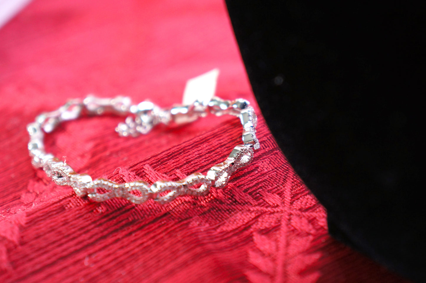 Infinity-link bracelet in sterling silver