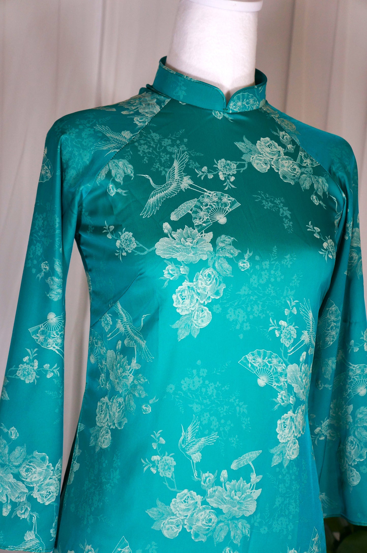 Áo dài gấm hai da hai mặt cách tân xanh/ Pre-made Modern Vietnamese Ao Dai