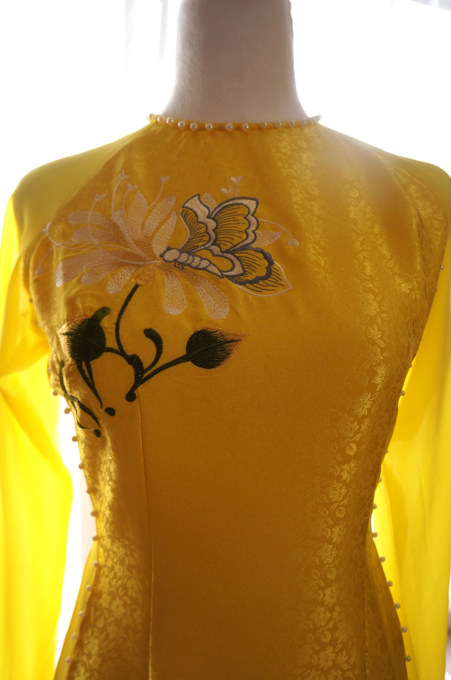 Bộ áo dài gấm vàng chanh phối chiffon thêu 4 tà, quần chiffon 2 lớp/ set of lemon yellow embroidery traditional áo dài