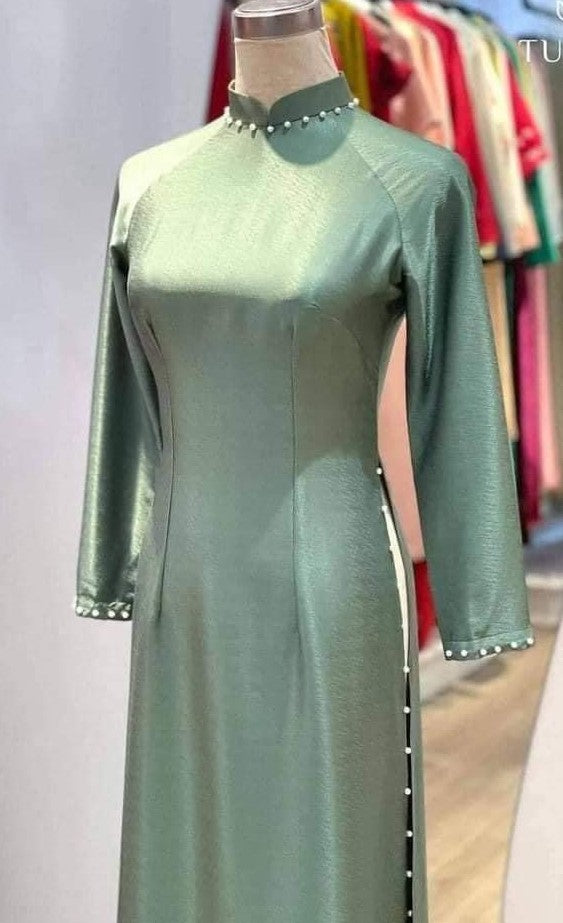 Áo dài lụa vân gỗ đính ngọc trai- traditional moss green silk áo dài