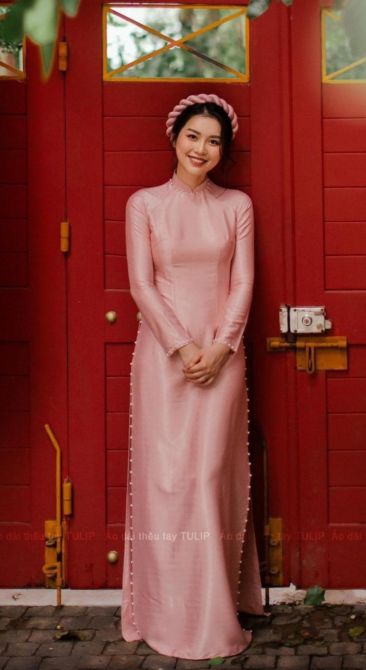 Áo dài lụa vân gỗ đính ngọc trai- traditional pink silk áo dài