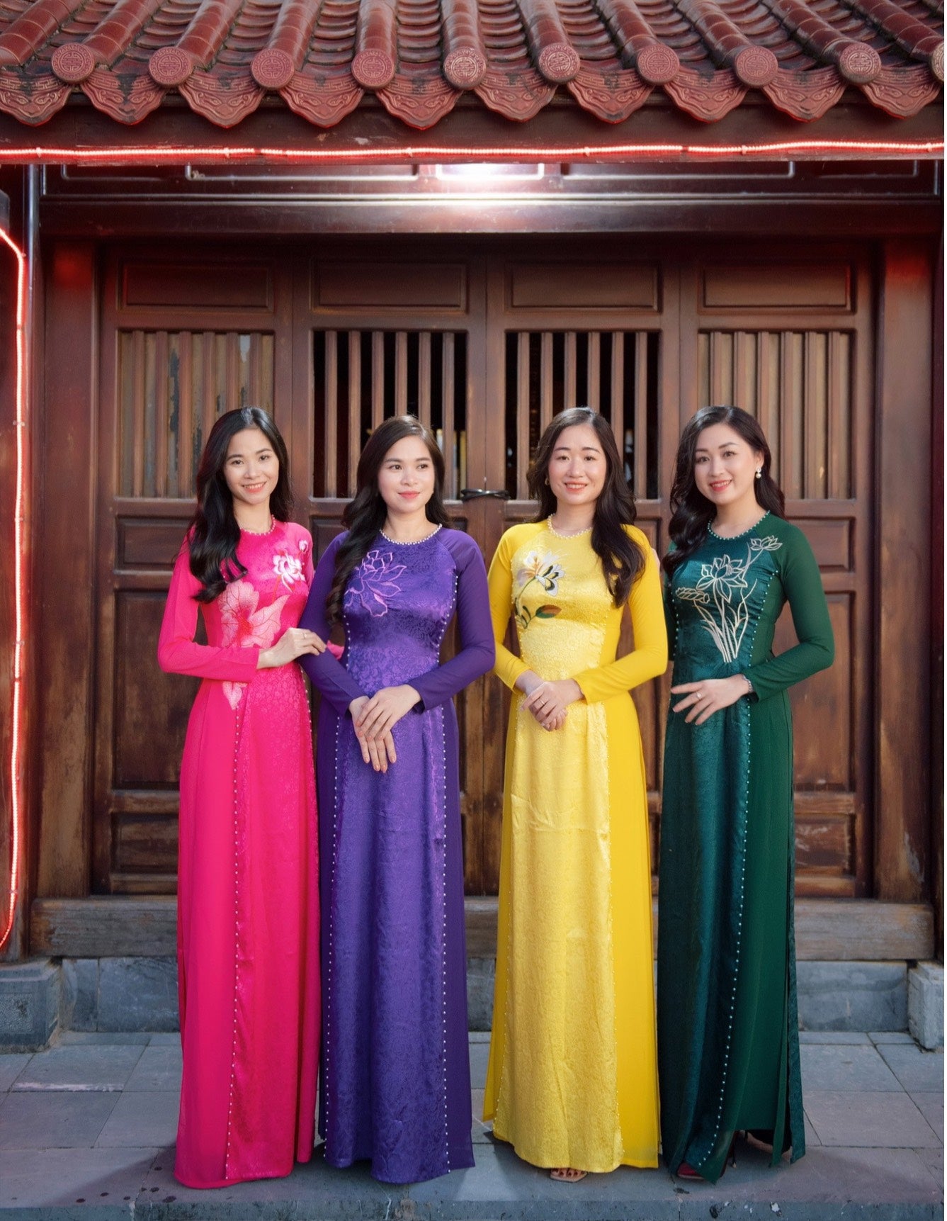 Bộ áo dài gấm tím phối chiffon thêu 4 tà, quần chiffon 2 lớp/ set of purple embroidered traditional áo dài