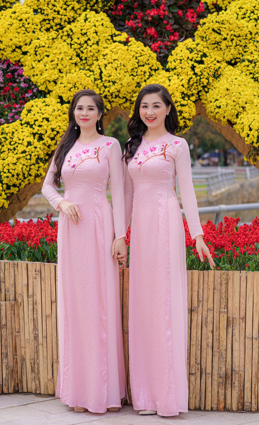 Bộ áo dài gấm hồng nhạt phối chiffon thêu 4 tà, quần chiffon 2 lớp/ set of light pink embroidered traditional áo dài