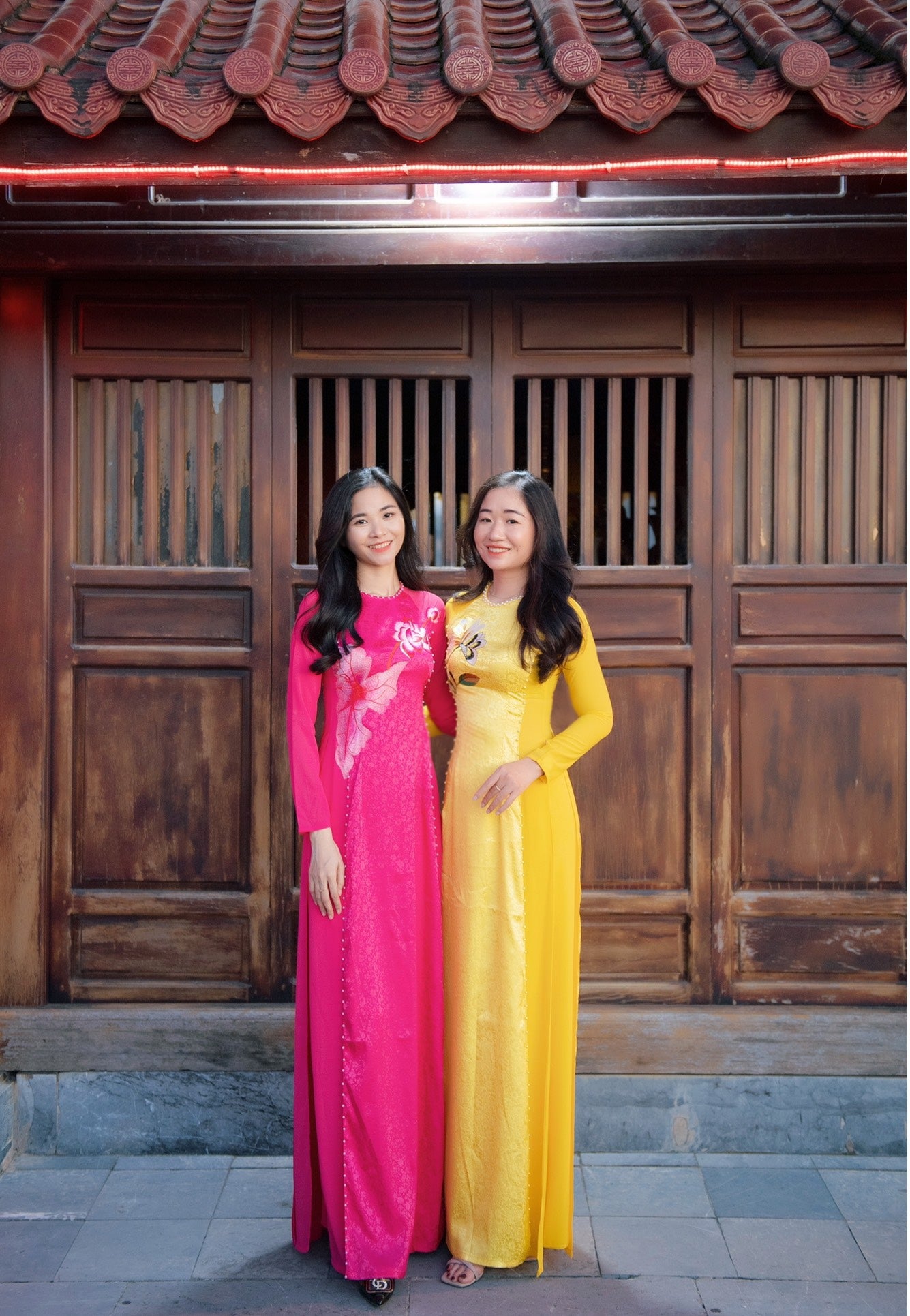 Bộ áo dài gấm vàng chanh phối chiffon thêu 4 tà, quần chiffon 2 lớp/ set of lemon yellow embroidery traditional áo dài