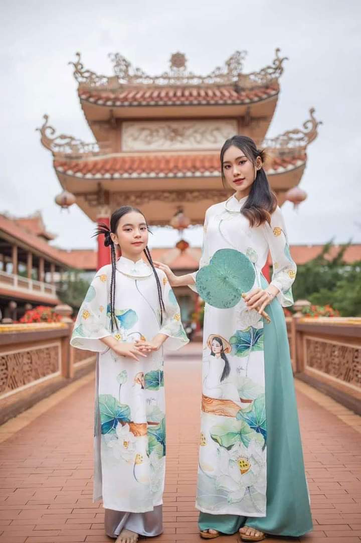 Set Áo dài sen trắng kem đính cườm- set of double layers ivory lotus áo dài.